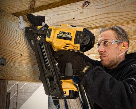 Dewalt DCN693 Action