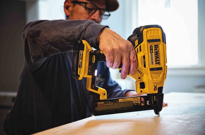 Dewalt DCN681 Narrow Crown Stapler